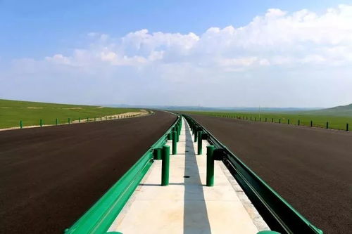 踐行中國標(biāo)準(zhǔn),蒙古國首條高速公路瀝青路面實(shí)現(xiàn)雙幅貫通